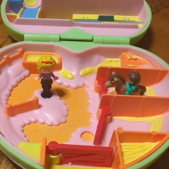 Vintage Polly Pocket Polly's Pony Club Stable '89 Bluebird Toys Compact Complete - Picture 2 of 8